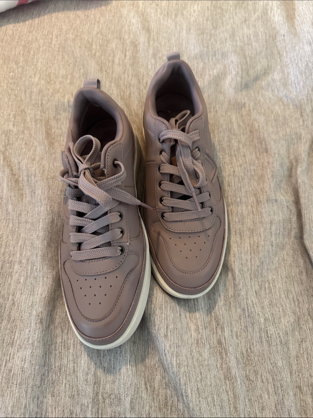 NWOT Vionic Women's Lace-Up Sneakers in Mauve